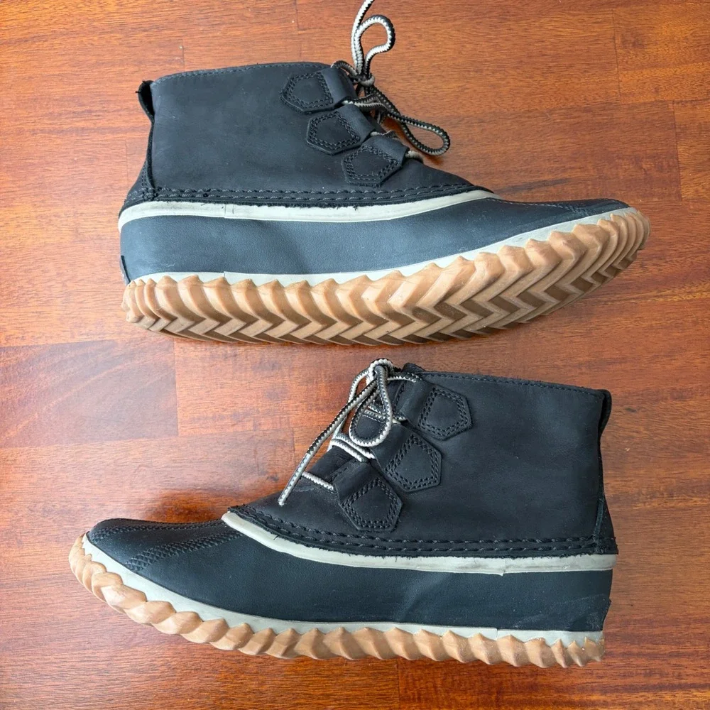 Sorel Out and About Waterproof Leather Rubber Duck Boots 7